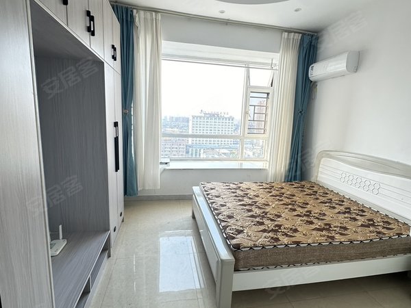 南昌腾泰财富广场街心花园，单身公寓一室一厅出租，家具家电齐全，拎包入住。出租房源真实图片