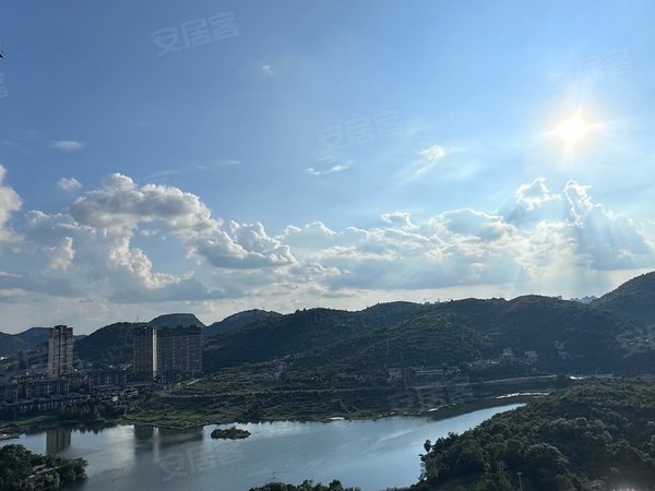 贵阳花溪清溪路保利溪湖a区保利溪湖二期可看湖全实木家具家电出租