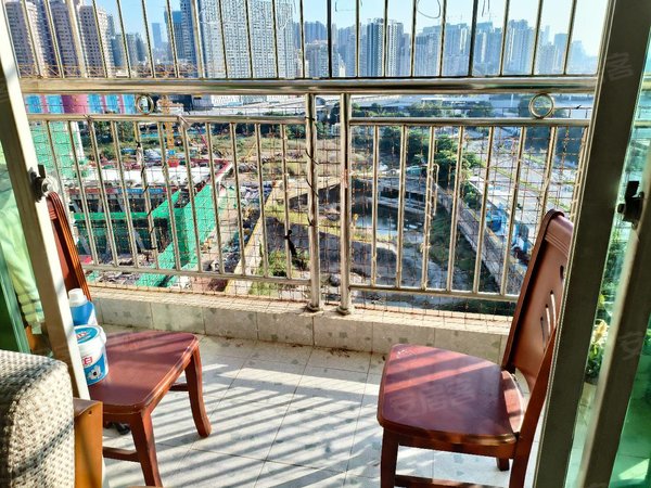 深圳布吉木棉湾吉大花园跑步布吉地铁站吉大花园三房两厅一卫出租出租