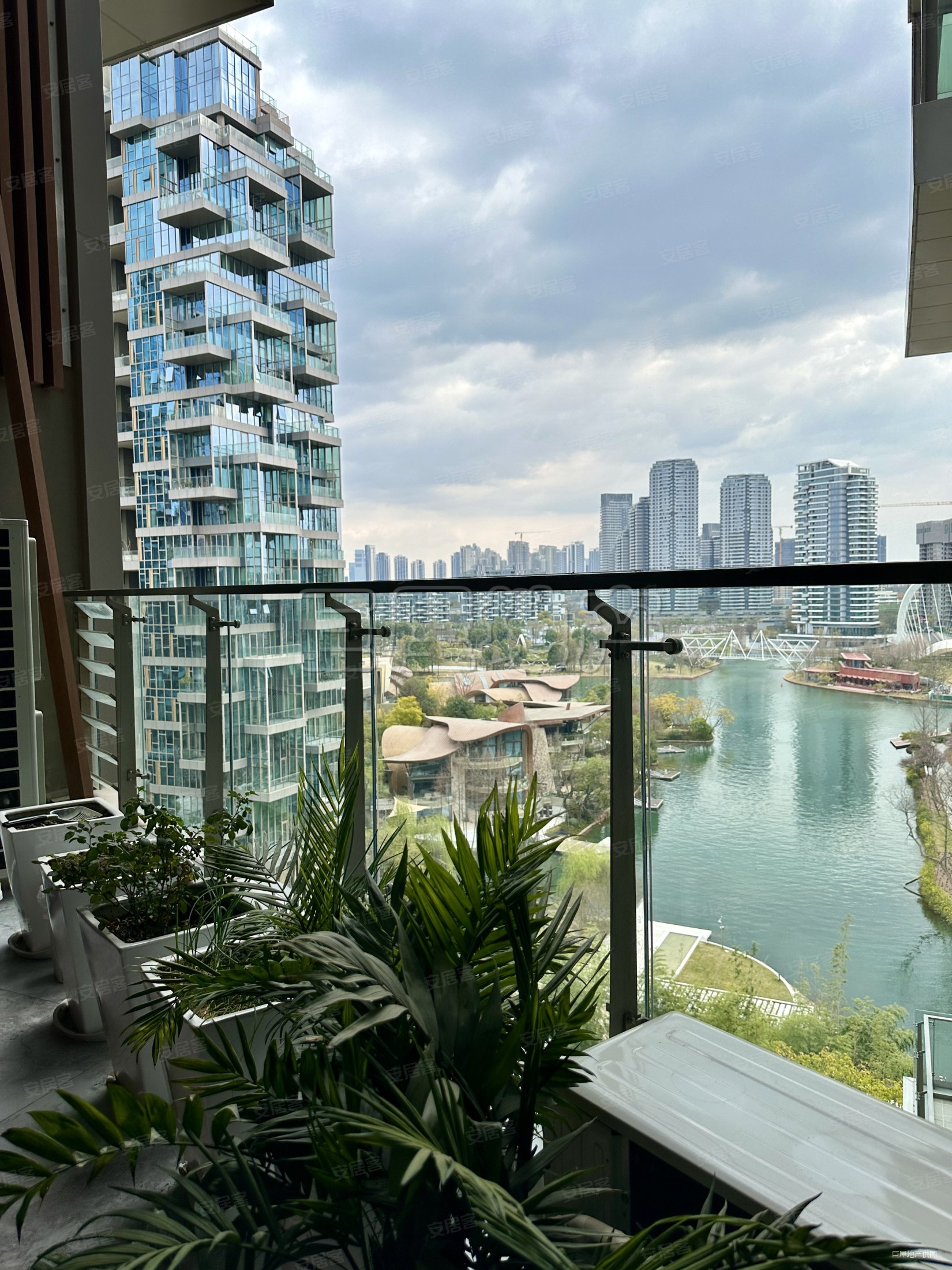 位置安静,麓湖生态城麒麟荟二手房,1580万,4室2厅,3卫,212平米-成都