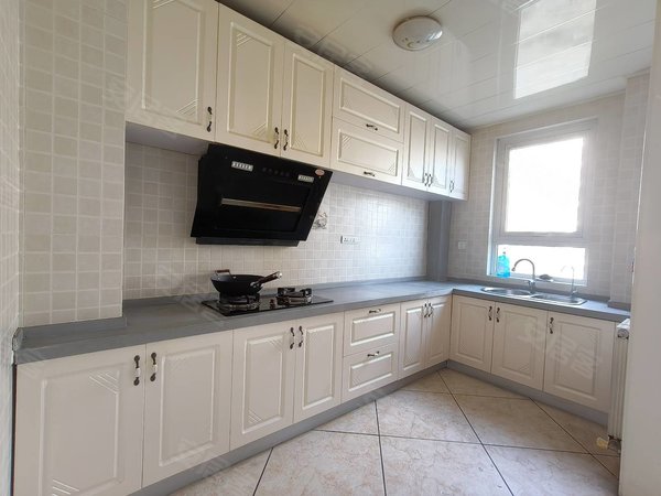 包头昆都仑包头乐园京奥港花园出租京奥港精装三室，130 平月租金 1900出租房源真实图片