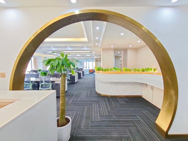 南坪万达玖玺国际旁精装300平办公室电梯口全新办公家具