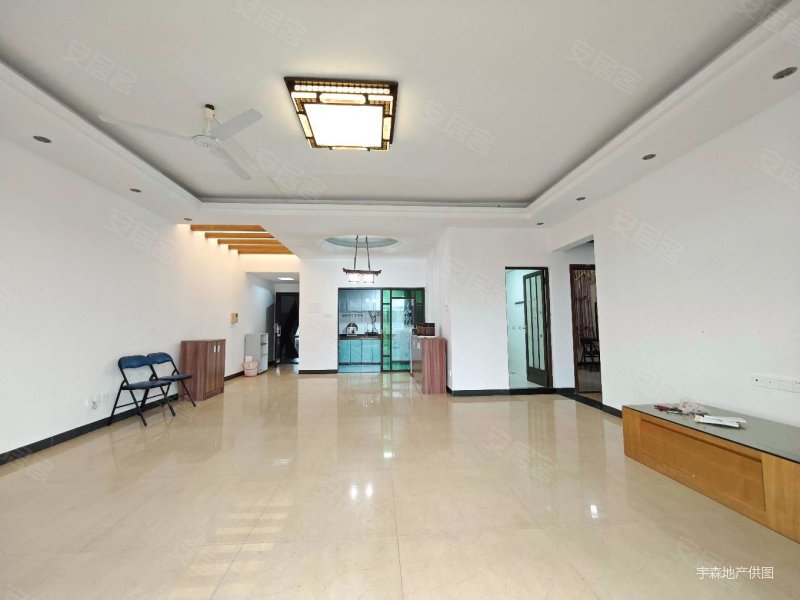 侨苑山庄四房两厅两卫中间楼层户型大装修保养新