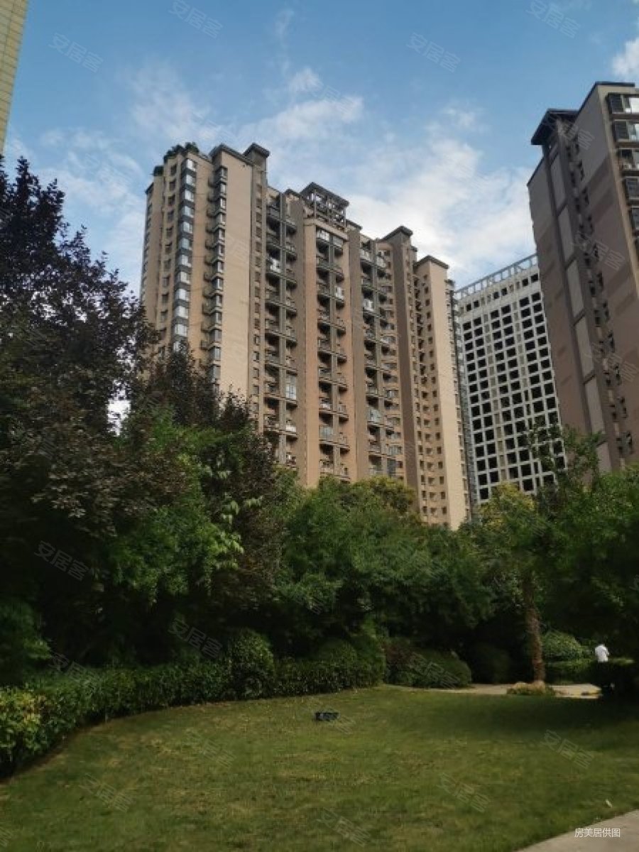 高新区地铁口天朗蓝湖树小区精装修复试住宅带车位户型诚心卖