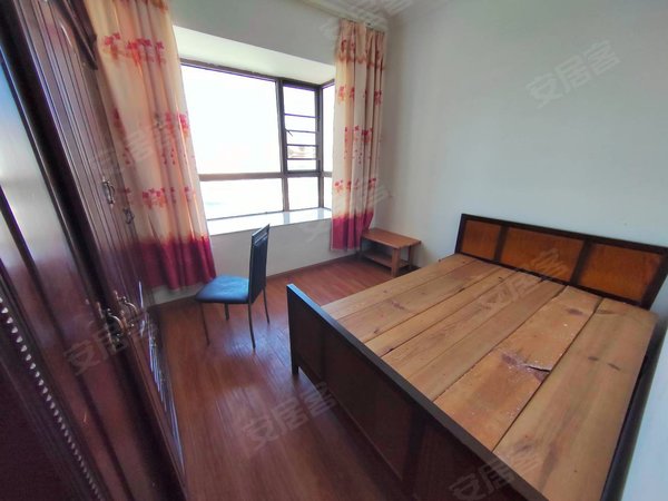 仁泽学校旁精装修三室两厅一卫采光好急租房子出炉出租房源真实图片