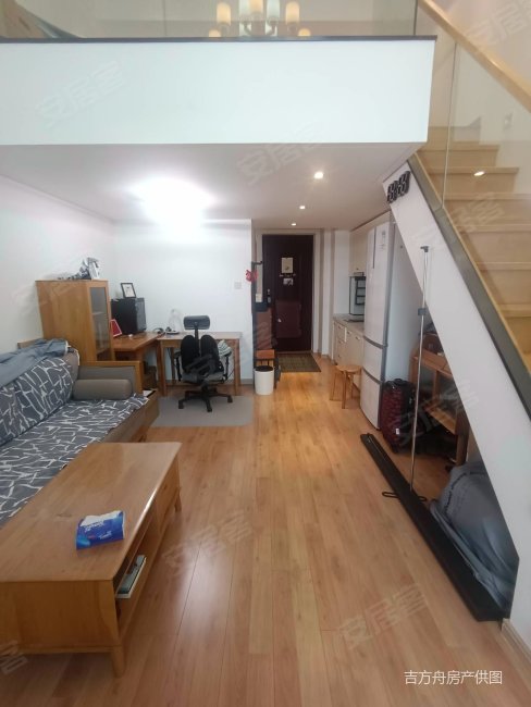 绍兴路66号复式,精装基本未住,loft,上下两层,有电梯