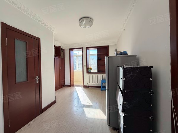 大连西岗石道街新城街小区(西岗区)新城街小区(西岗区) 1室1厅1卫  精装修43平米出租房源真实图片