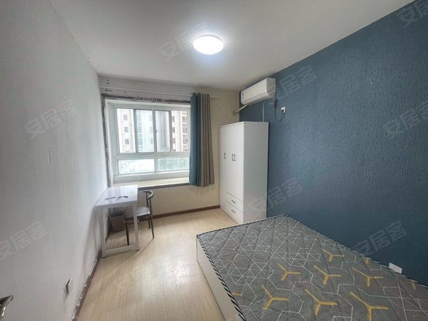 徐州鼓楼九龙湖风尚自由城鼓楼广场 市中心 纯女生 朝南 押一付一 风尚自由城出租房源真实图片