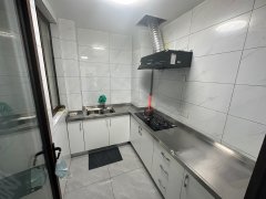 锦澜公寓丨自住小两室精装修，家具齐全可以拎包入住，随时看房！