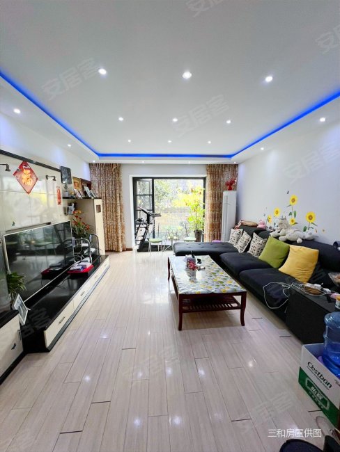 高新中和地铁口步梯小区带花园60平米