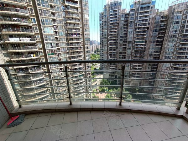 深圳宝安宝安中心区丽晶国际宝安中心壹方城附近,精装三房,高层,全齐