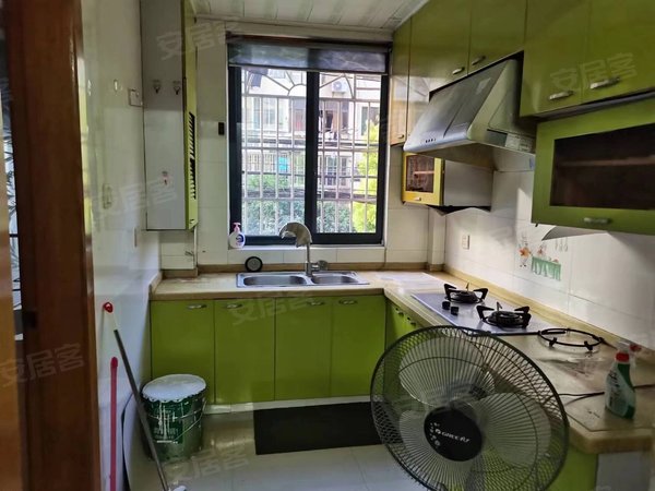 上海浦东高东杨园三村小区周围配套完善,交通便捷,房东自住,出租出租