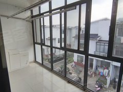 上海青浦徐泾17号线 二联家园朝南主卧带超大阳台 可拎包入住出租房源真实图片