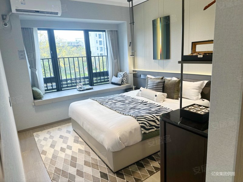 龙湖江与城 伦教地铁口 送车位 单价9800