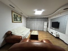 宜城华龙中心宜城城区湖畔人家 大三室两厅双卫 好楼层 拎包入住出租房源真实图片