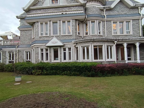 上海闵行华漕西郊庄园美国学校旁  上市公司董事长聚集地  带私家码头