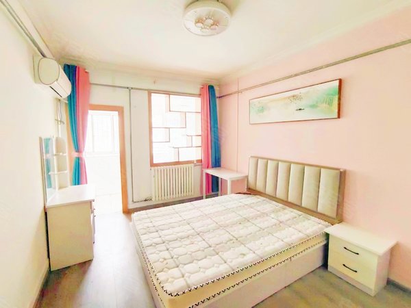 女生合租主卧阳台近大明湖山东大学奥斯卡泉城广场中心医院印象城