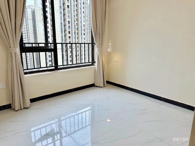 新出全新装修 欧鹏 3房 业主急卖!看房随时 朝南