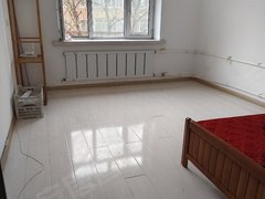佳木斯向阳利达中心医院 大楼后身步梯4楼两室一厅能洗澡家电齐全,年租833出租房源真实图片