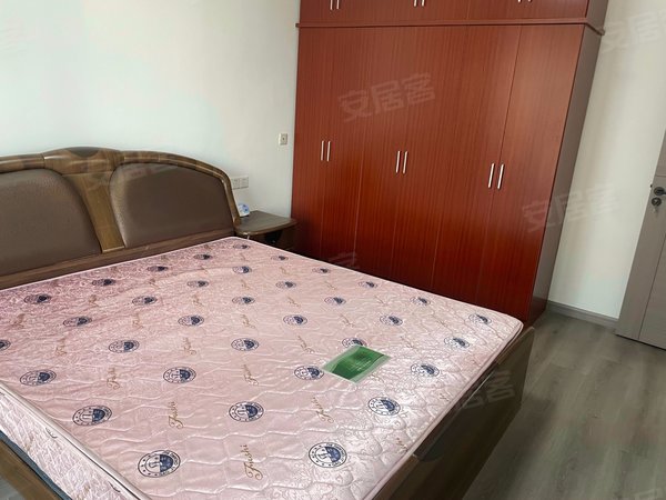 澄江租房,步行街附近,西大街花园,精装两室电梯房,有钥匙,江阴租房