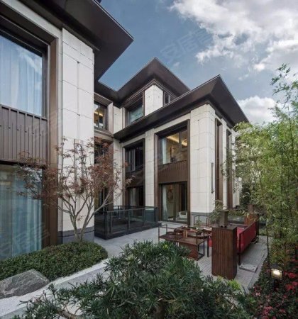 金科九曲河(中式四合院美墅)带100大花园 可停3台爱车