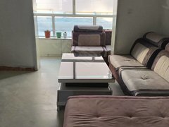 海西格尔木城区星龙三期两室两厅一卫，步梯二楼，没有冰箱，半年起租，1400出租房源真实图片