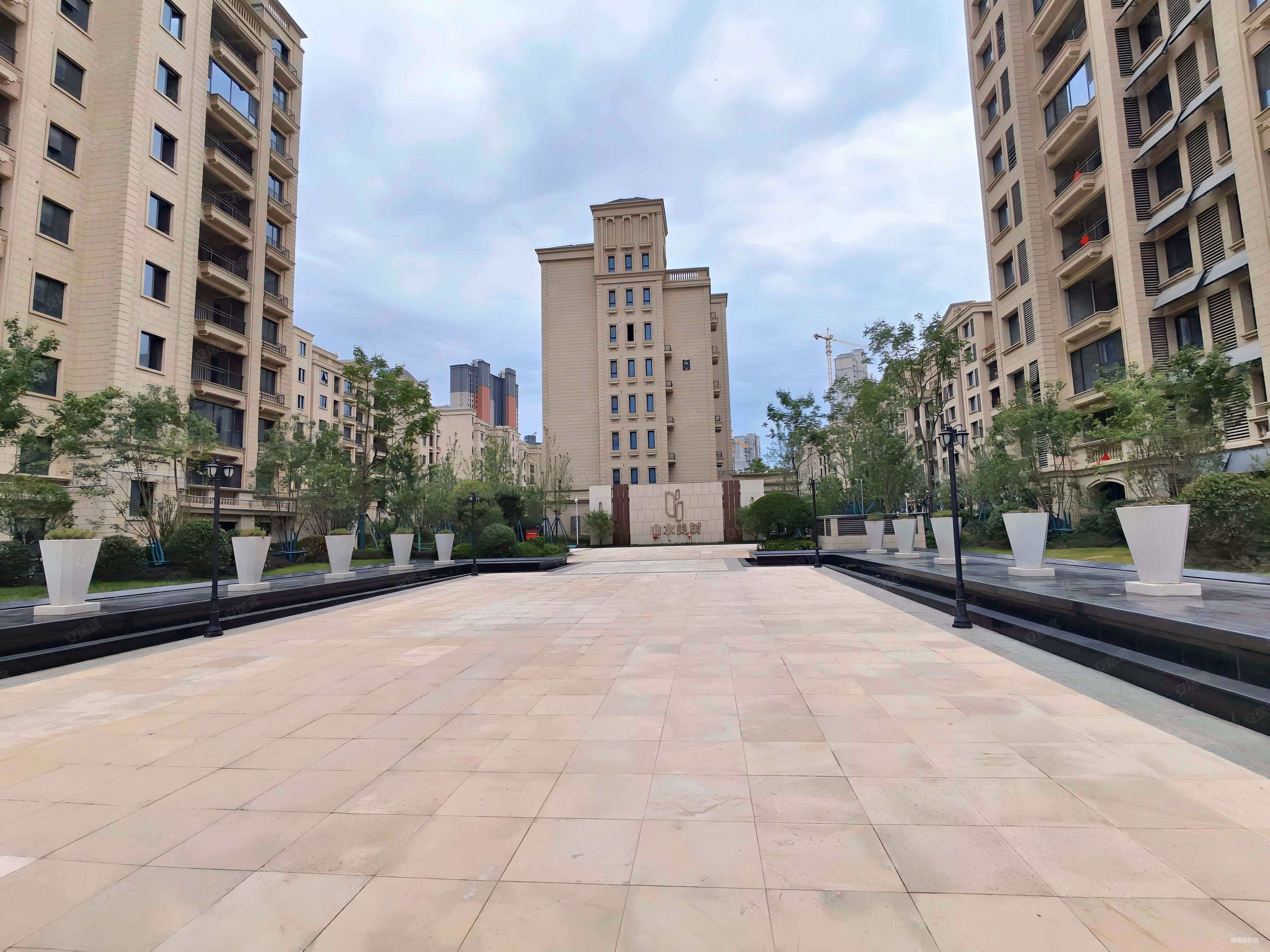 山水美树6室4厅3卫305㎡南北510万