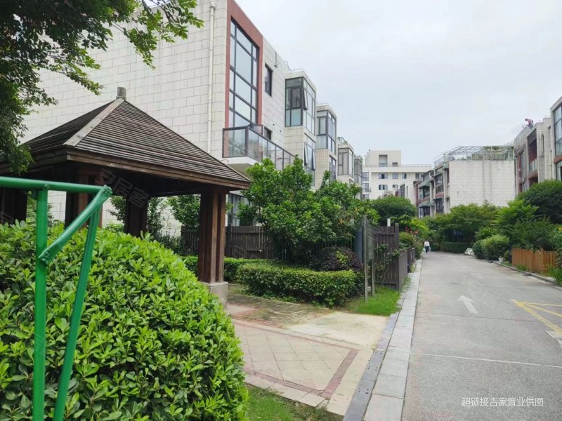 南翔联排别墅200平大花园送子母双车位人人可买随时看房