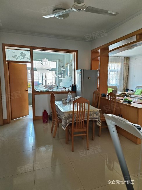 沁园小区136平三室带车库599万