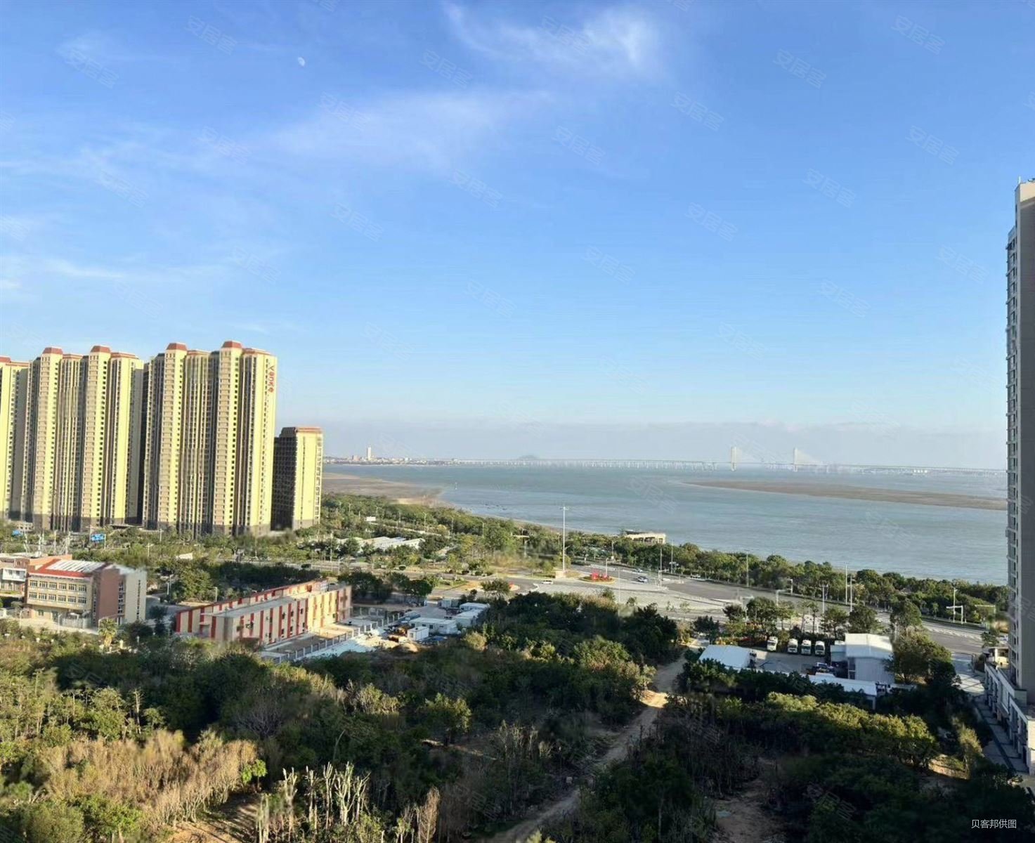 东海湾门第(一期)4室2厅2卫129㎡南北238万