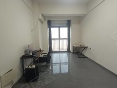 商丘睢阳日月湖日月湖绿地中央广场写zi楼新出40平观湖ban公室直播工作室出租房源真实图片