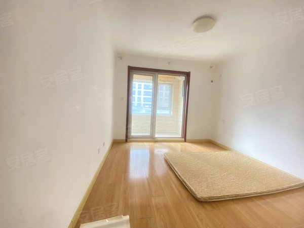 青岛即墨二十八中绿城岘山花城绿城,现状出租15000,看房有钥匙出租