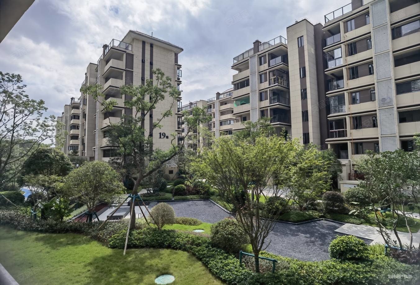 保利现房洋房急售9字头大平层4房3卫南北通透双阳台随时看房