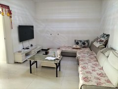 赤峰松山振兴大街香格里拉国际城 两室1500可年租半年付 家具家电齐全拎包出租房源真实图片