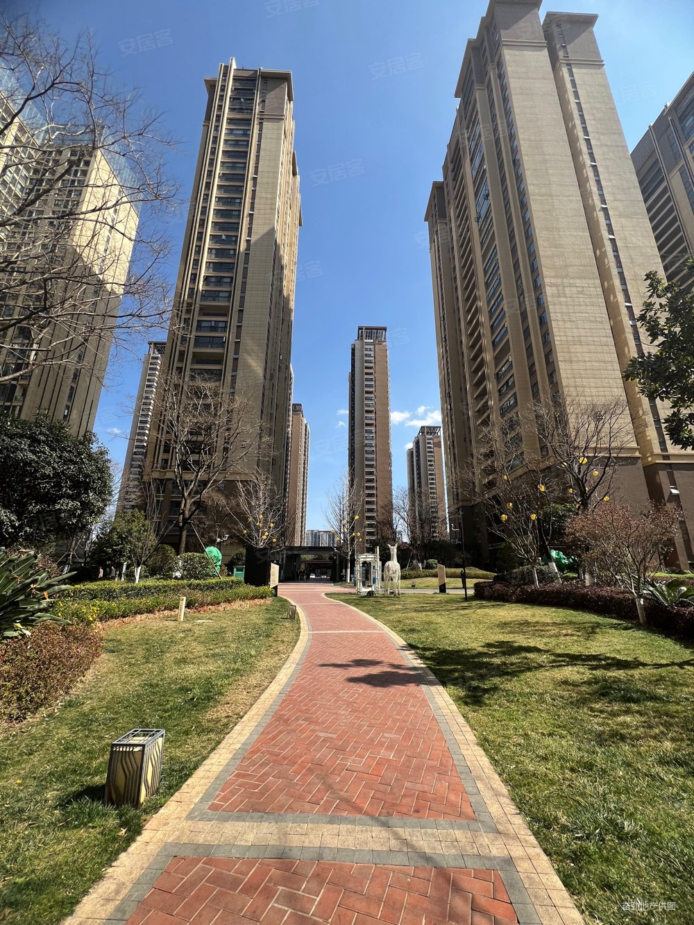 蓝光水岸公园