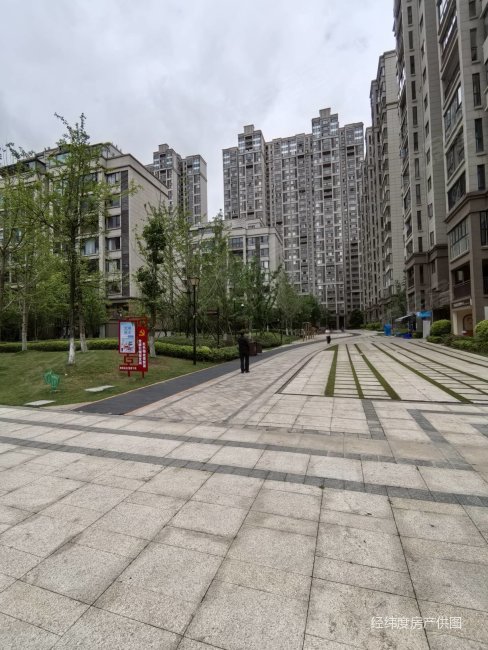 房东诚心卖,中铁逸都国际(e区)二手房,150万,4室2厅,2卫,132平米-贵阳