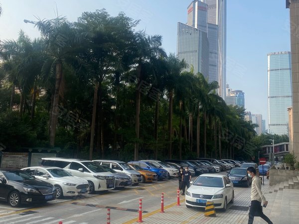 深圳福田皇岗皇都广场福田中心,皇都广场4房2卫商住两用出租,全新装修