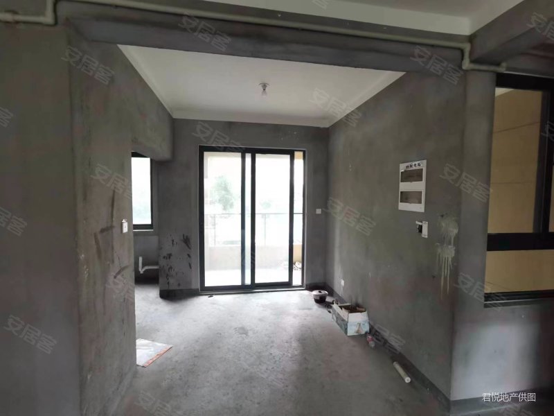 高铁新城植物园板块,舒适3房,户型格局好,无遮挡视野开阔,世茂尚景