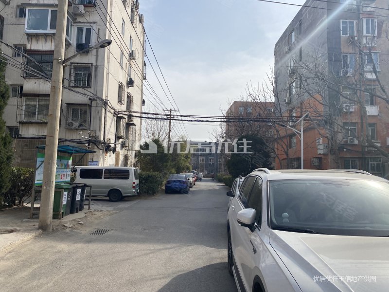 德茂小区南北通透交通便利中间楼层采光好满五