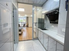 贵阳观山湖八匹马富力新天地红街厨卧分离公寓观山西路地铁口无中介押一付一包物业出租房源真实图片