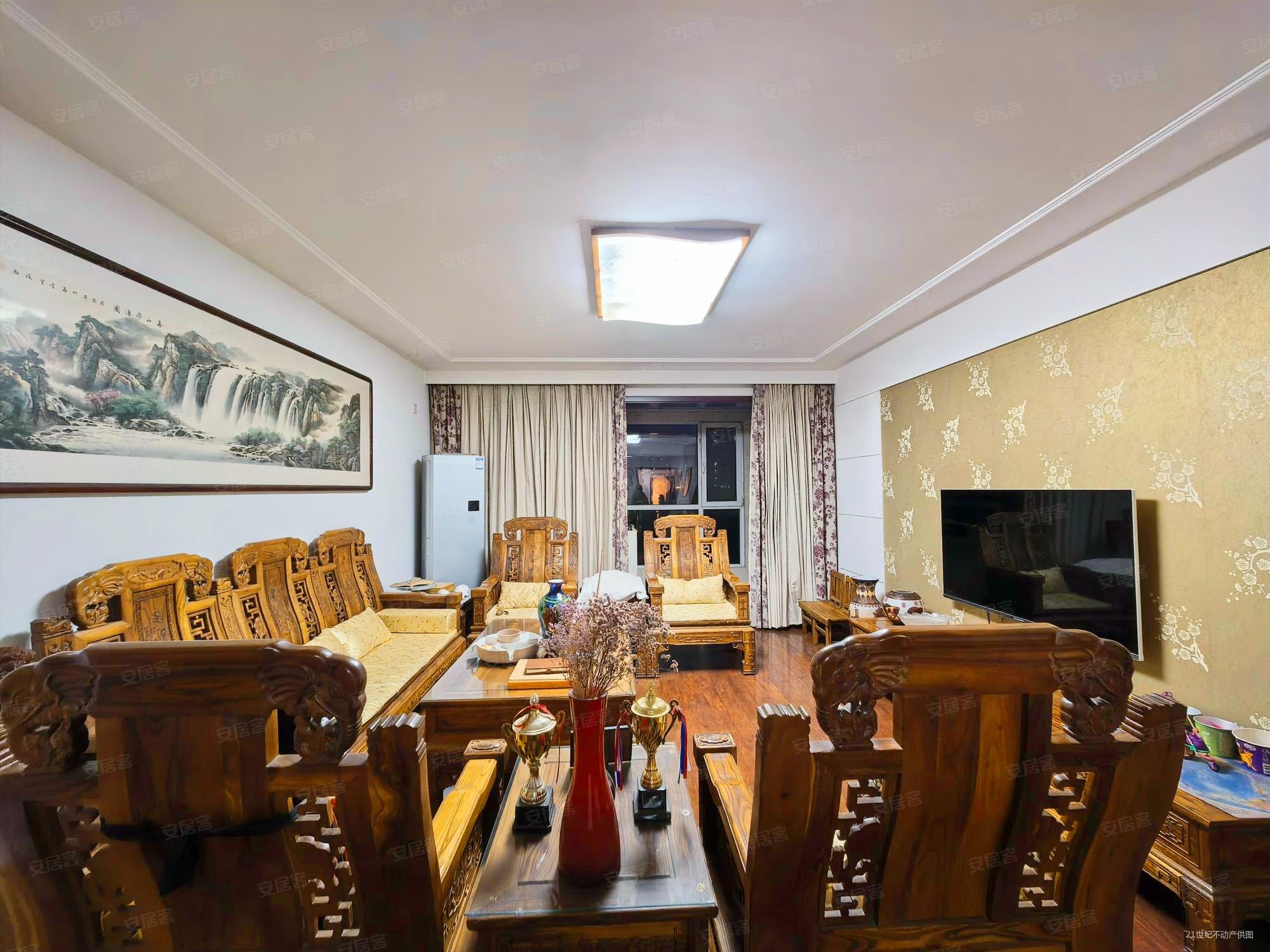 盛世天骄花苑3室2厅2卫158㎡南北210万