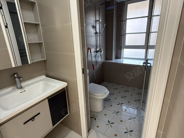 六安金安政务中心碧桂园置地中央公园出租六安市区碧桂园中央公园洋房一楼带院精装三室两厅两卫双阳台出租房源真实图片