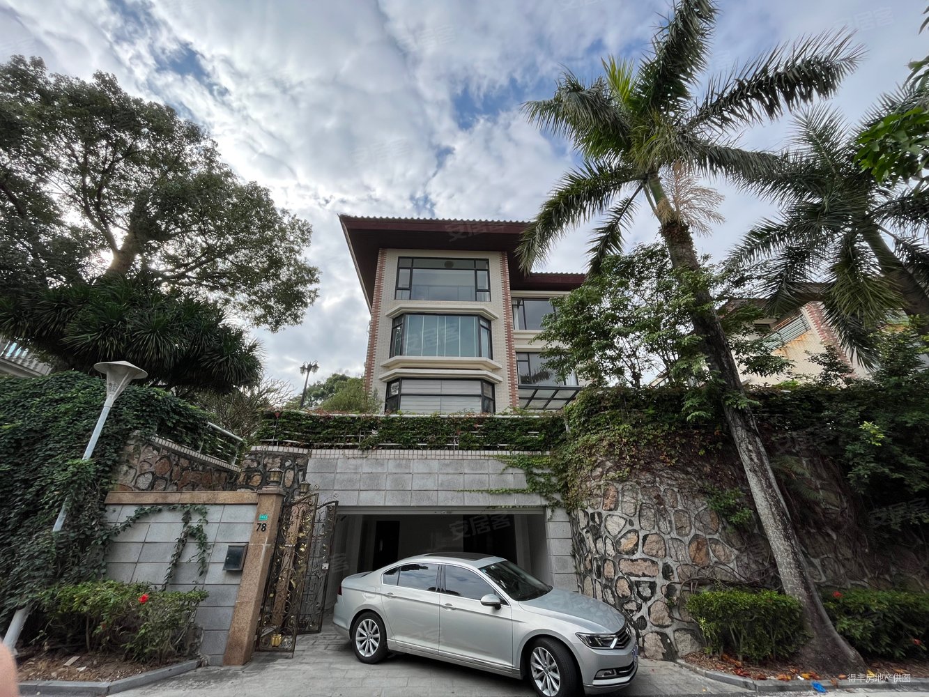 聚龙溪山庄5室3厅4卫318.26㎡南北1900万