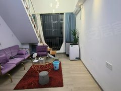 桂林七星玉满大酒楼急!棠棣之华精装loft 3房1900元可住可公 民用水电出租房源真实图片