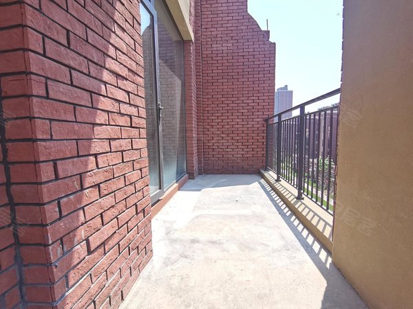 青岛城阳白云山公园青特小镇e区青特小镇e区 4室2厅1卫