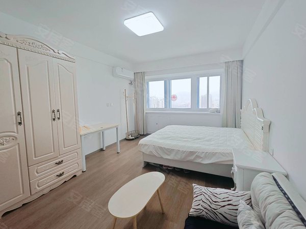 大连开发区快轨金马路凯旋国际金马路轻轨站一室一厅出租房源真实图片