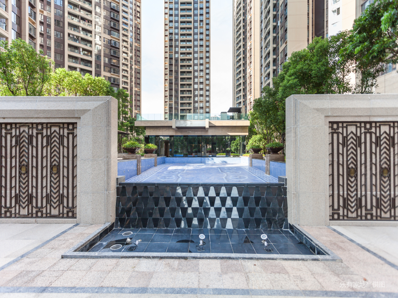 龙光玖龙玺3室2厅2卫81.51㎡南北737.67万