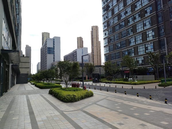 南昌新建望城海伦广场(商住楼)海伦广场楼下地铁口,楼道干净,近南昌