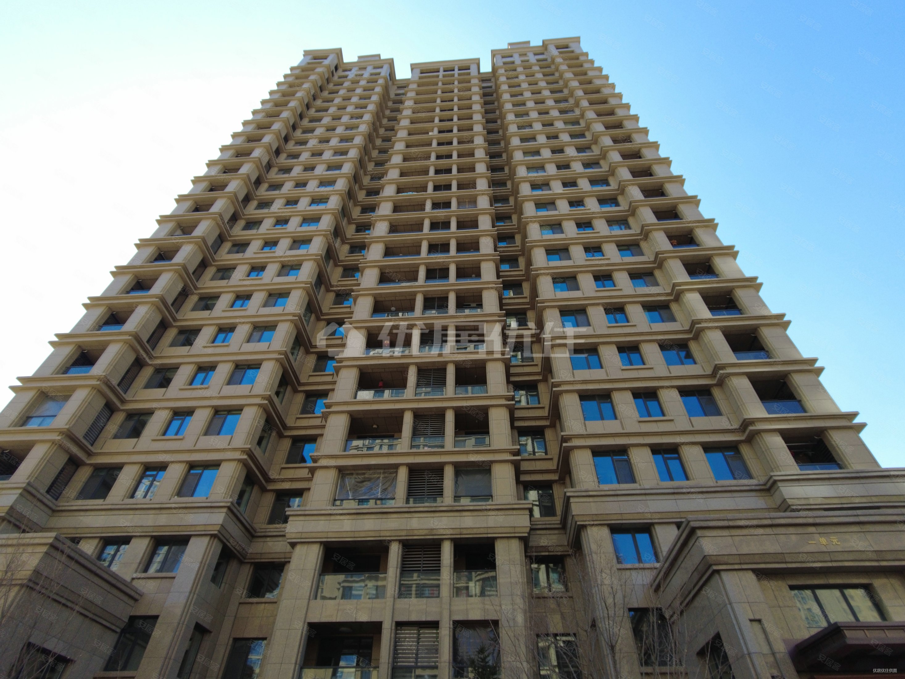 优居 龙庭国际b区22楼 精装修四室俩厅两卫 带车位 可单卖