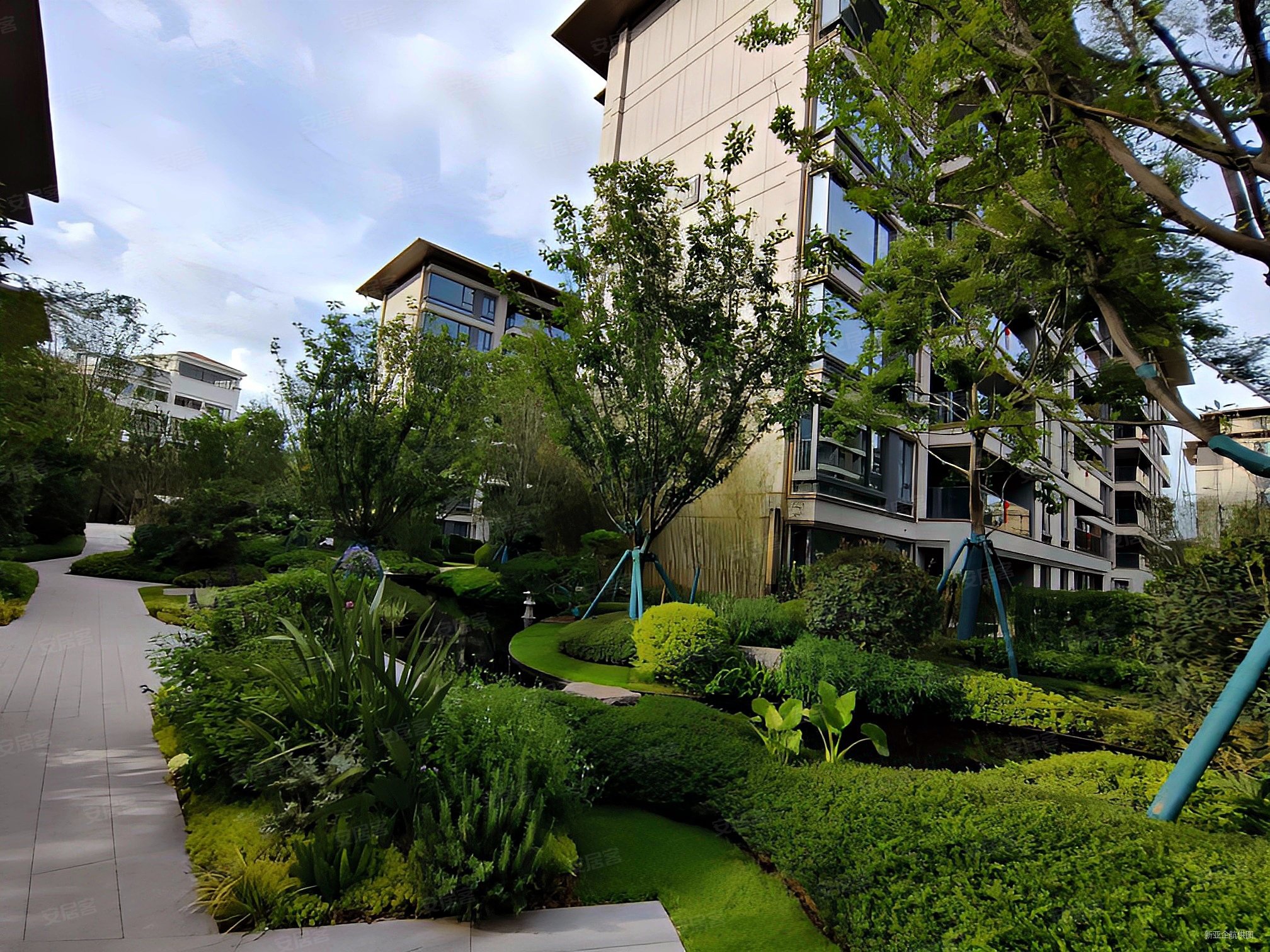 亏售龙湖山海原著顶跃带100平米大露台使用面积在320平米